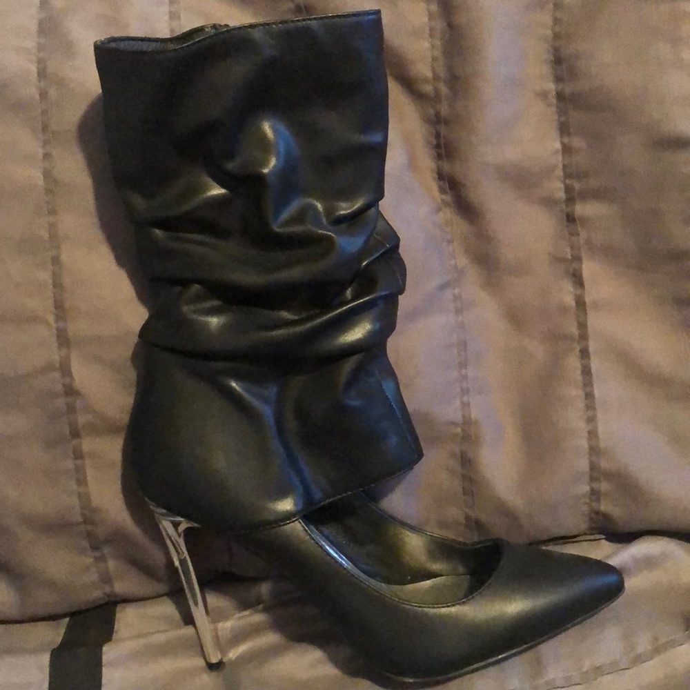 Chic Black Leather Pump Booties